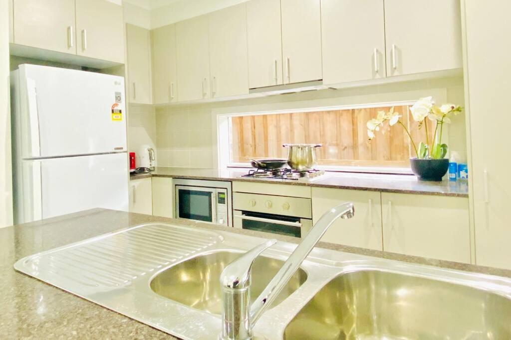 Kellyville 5Br Near Park And Shopping Mall Kültér fotó
