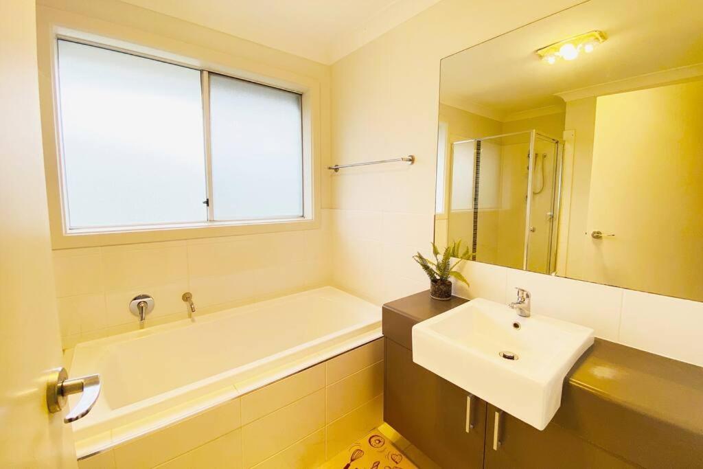 Kellyville 5Br Near Park And Shopping Mall Kültér fotó